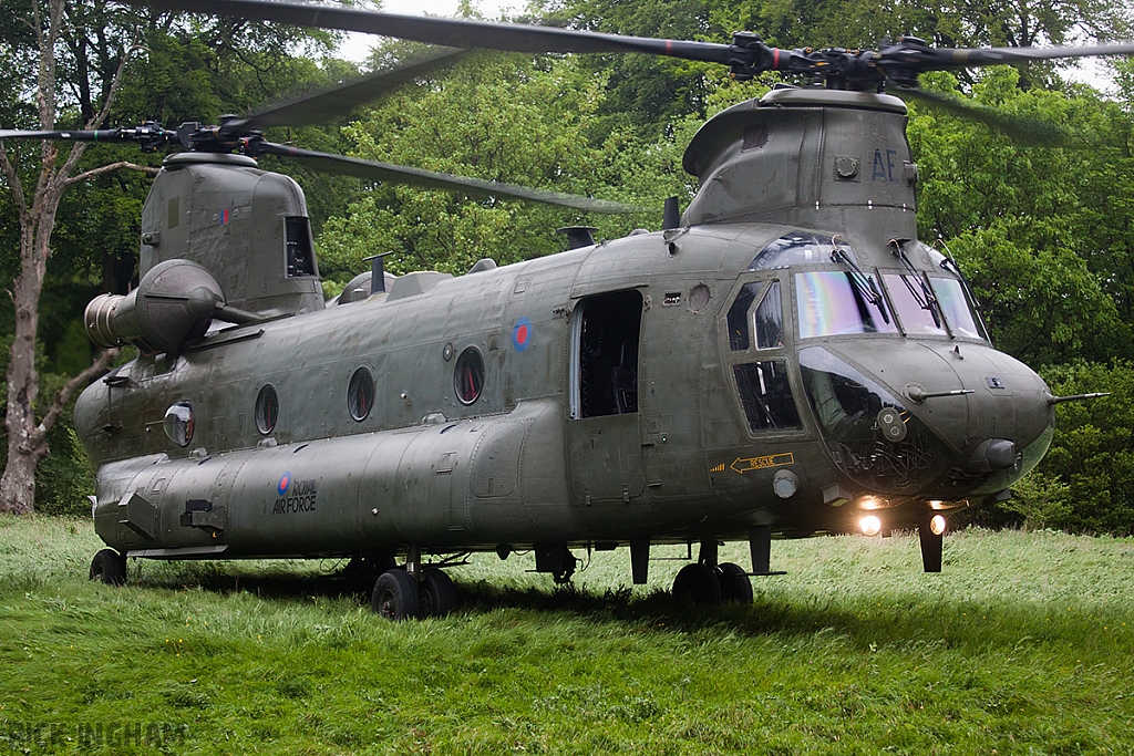 Boeing Chinook HC4 - ZA675/AE - RAF