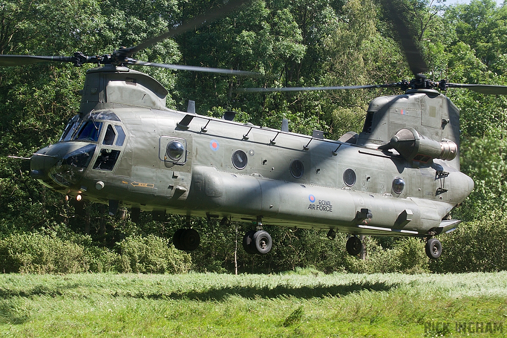 Boeing Chinook HC4 - ZA675/AE - RAF