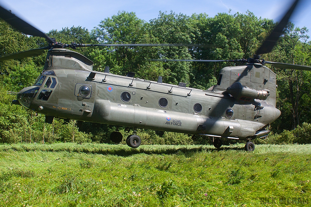 Boeing Chinook HC4 - ZA675/AE - RAF