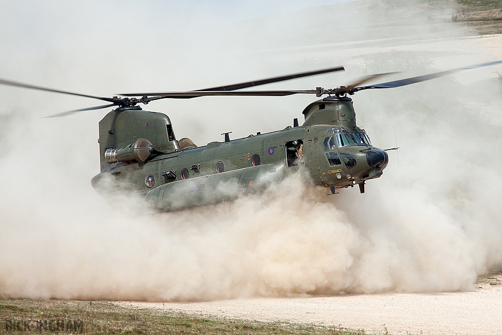 Boeing Chinook HC3 - ZH902 - RAF