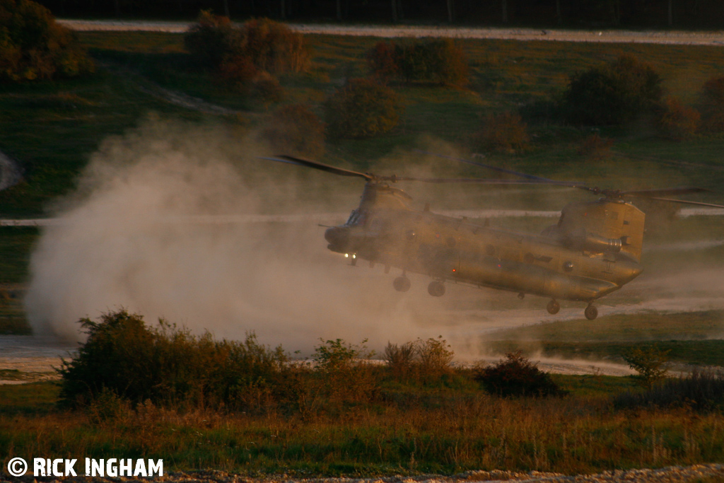 Boeing Chinook HC3 - ZH902 - RAF