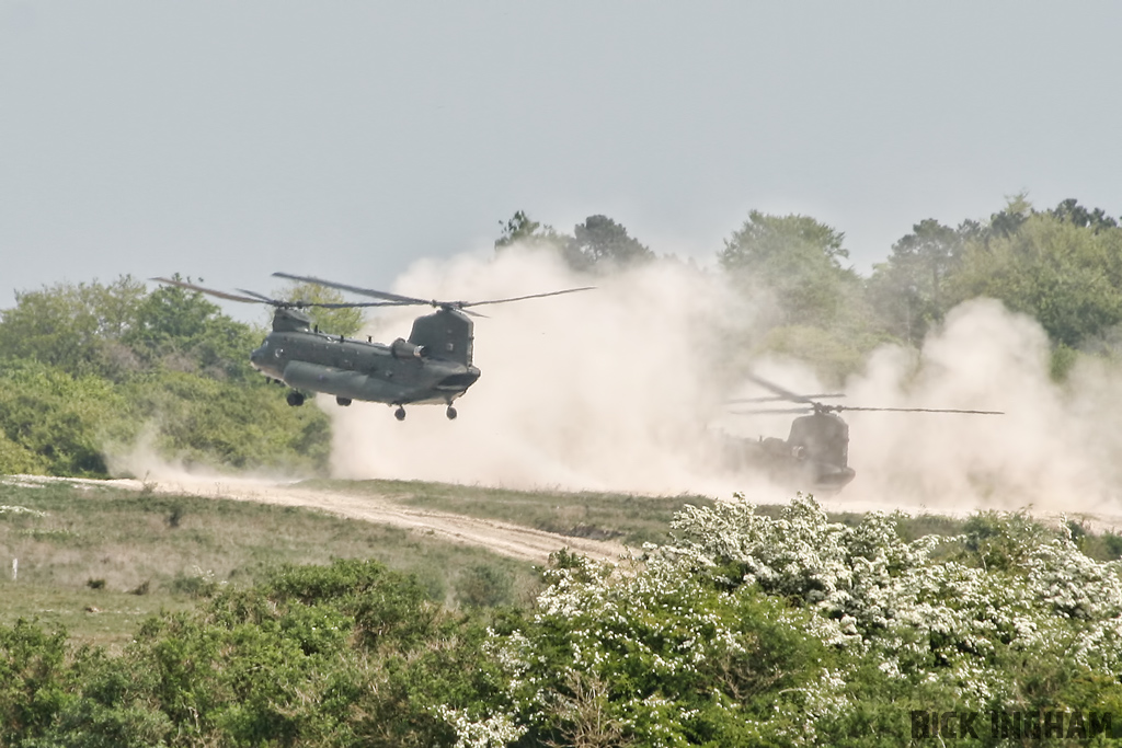 Boeing Chinook HC3 - ZH898/HM + Boeing Chinook HC2 - ZA679/AG - RAF