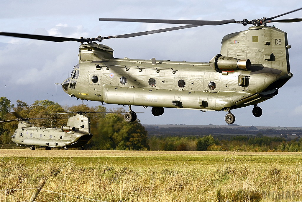 Boeing Chinook HC2 - ZD574/DB + ZH777 - RAF