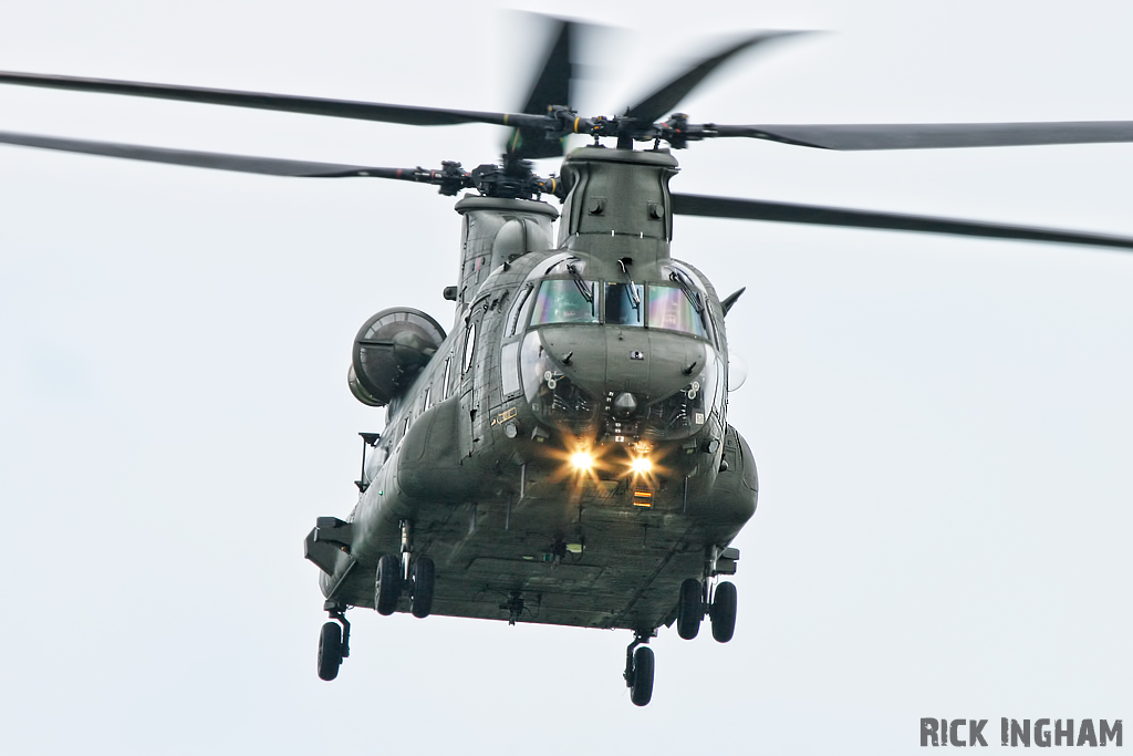 Boeing Chinook HC4 - ZA677 - QinetiQ