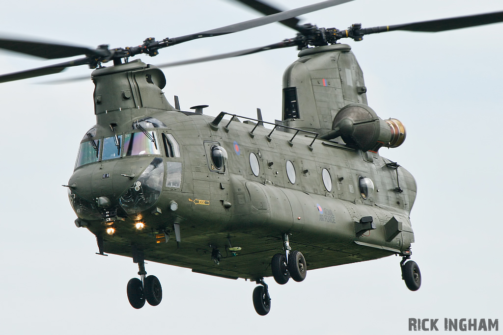 Boeing Chinook HC4 - ZA677 - QinetiQ