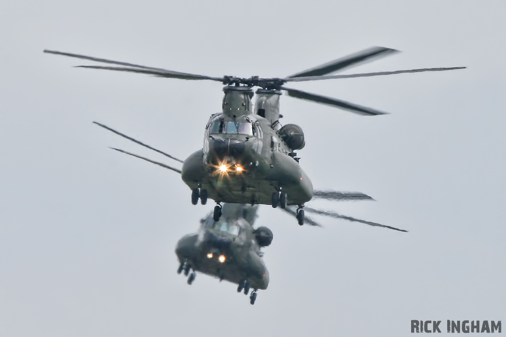 Boeing Chinook HC3 - ZH902 +  ZH897/HL - RAF