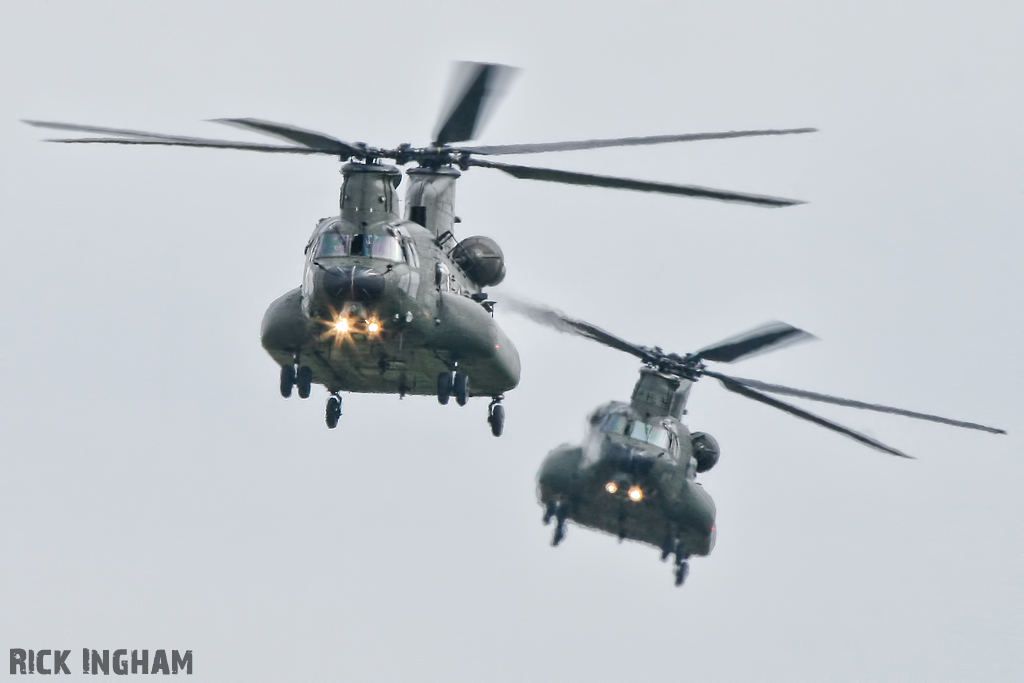 Boeing Chinook HC3 - ZH902 +  ZH897/HL - RAF