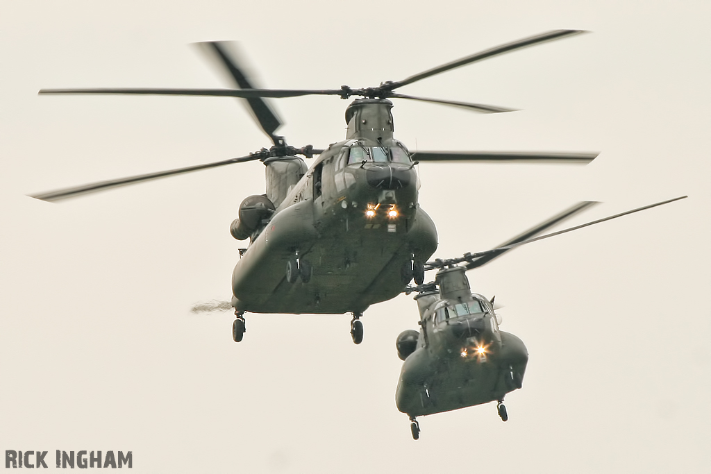 Boeing Chinook HC3 - ZH902 +  ZH897/HL - RAF