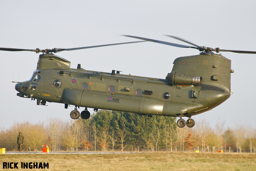 Boeing Chinook HC3 - ZH902 - RAF