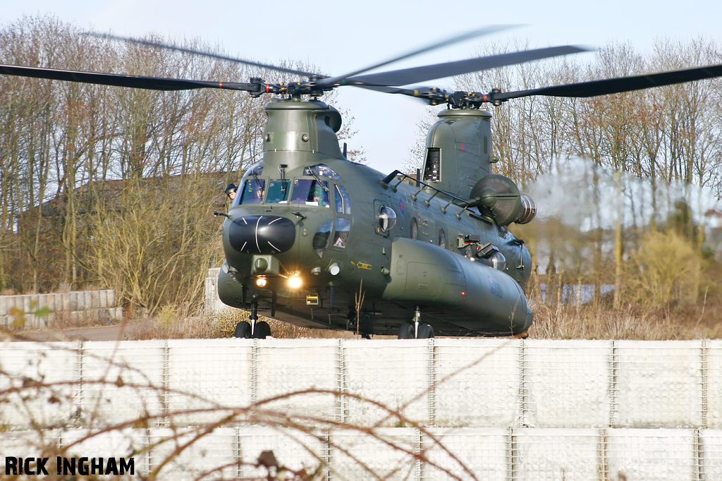 Boeing Chinook HC3 - ZH904 - RAF