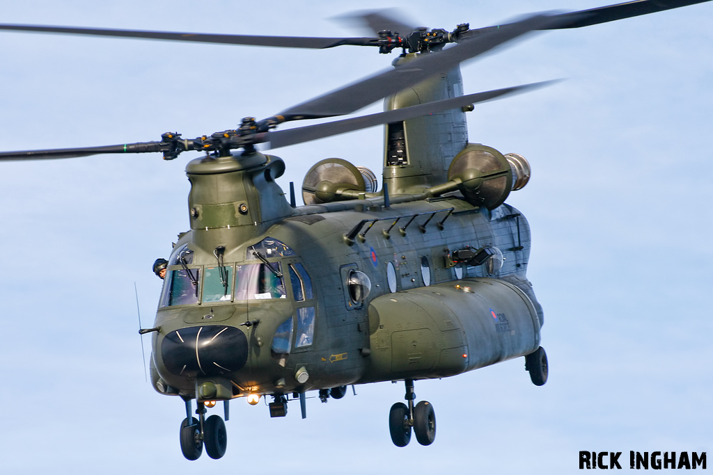 Boeing Chinook HC3 - ZH904 - RAF