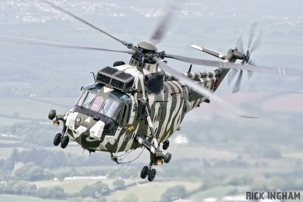 Westland Sea King HC4 - ZF115/R(WV) - Royal Navy