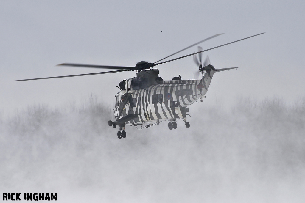 Westland Sea King HC4 - ZE425/WR - Royal Navy