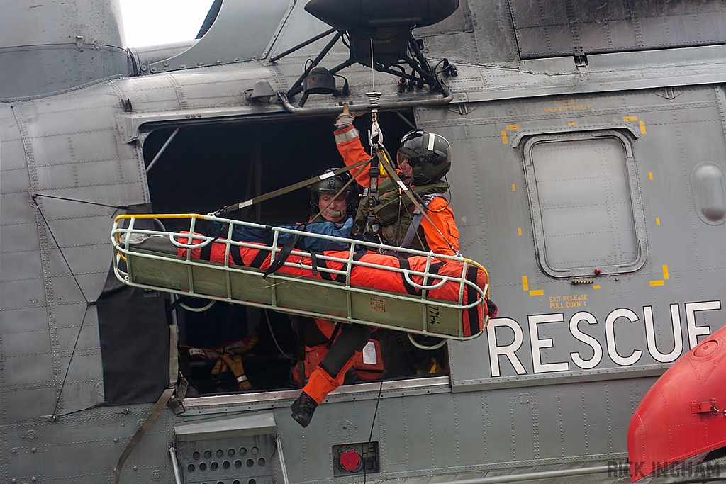 Westland Seaking HU5 - XV666/21 - Royal Navy