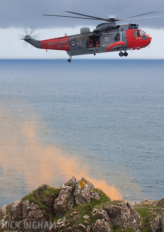 Westland Sea King HU5 - XV666/21 - Royal Navy