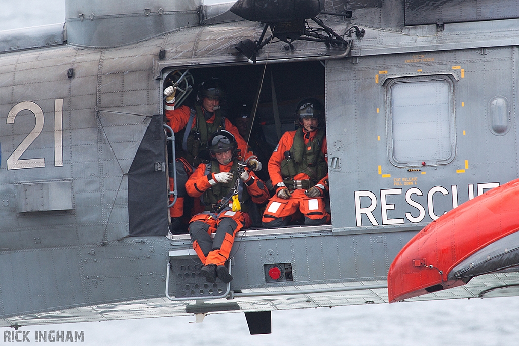 Westland Sea King HU5 - XV666/21 - Royal Navy