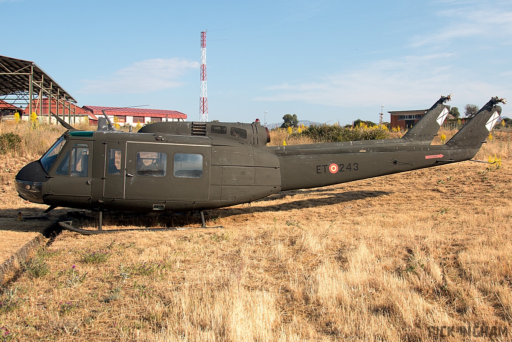 Bell UH-1 Iroquois - HU.10-73 / ET-243 - Spanish Army