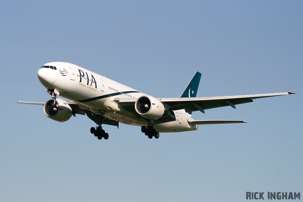 Boeing 777-240ER - AP-BGJ - Pakistan International Airlines