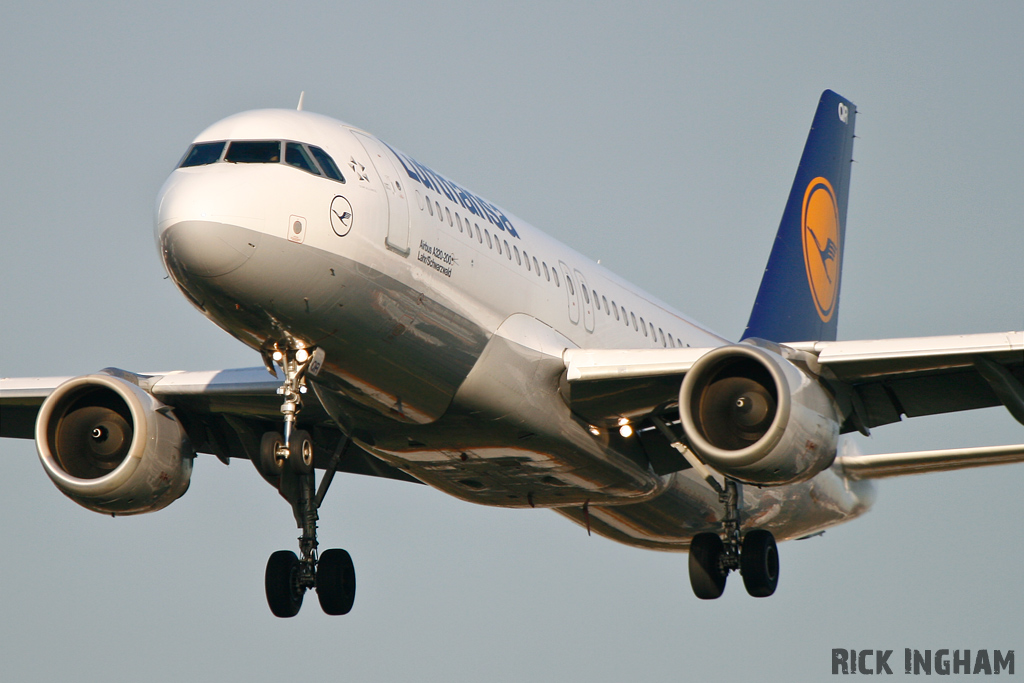Airbus A320-211 - D-AIQR - Lufthansa