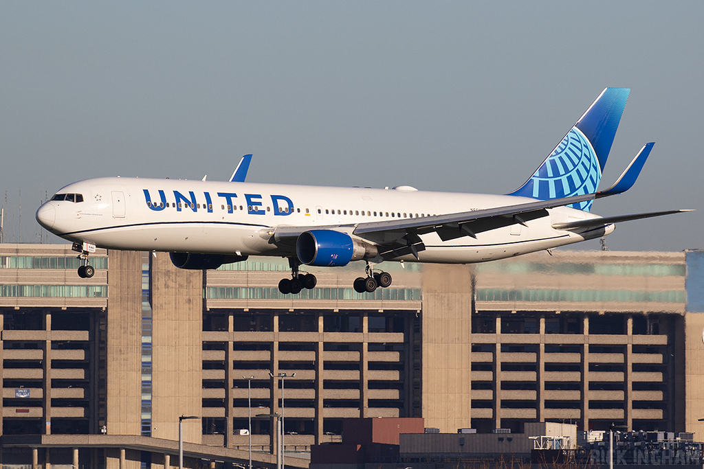 Boeing 767-322ER - N661UA - United Airlines