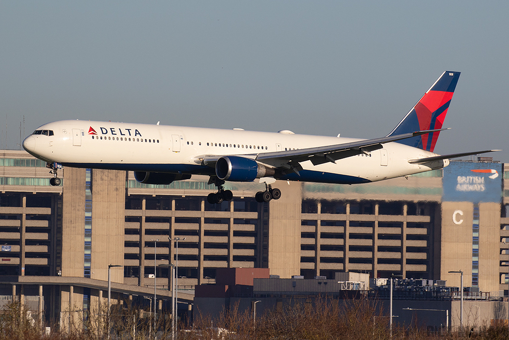 Boeing 767-432ER - N832MH - Delta Air Lines