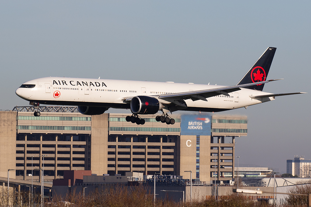 Boeing 777-333ER - C-FITU - Air Canada