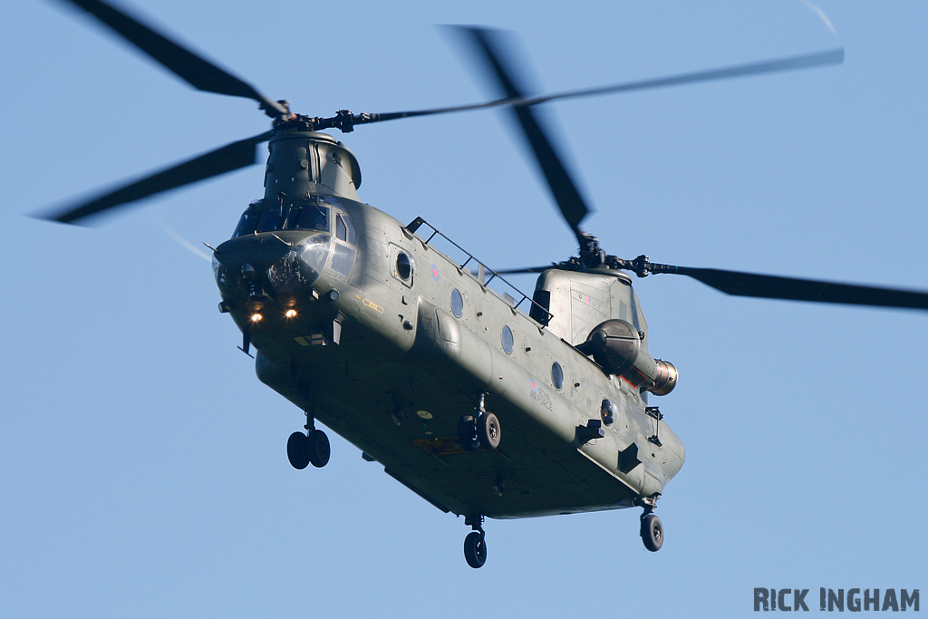 Boeing Chinook HC4 - ZA677 - QinetiQ