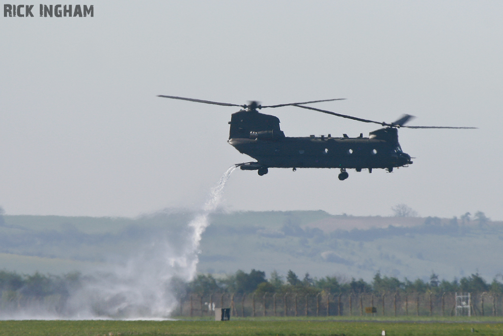 Boeing Chinook HC4 - ZA677 - QinetiQ