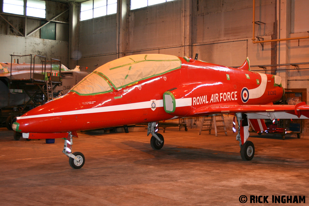 British Aerospace Hawk T1 - XX292 - RAF | The Red Arrows