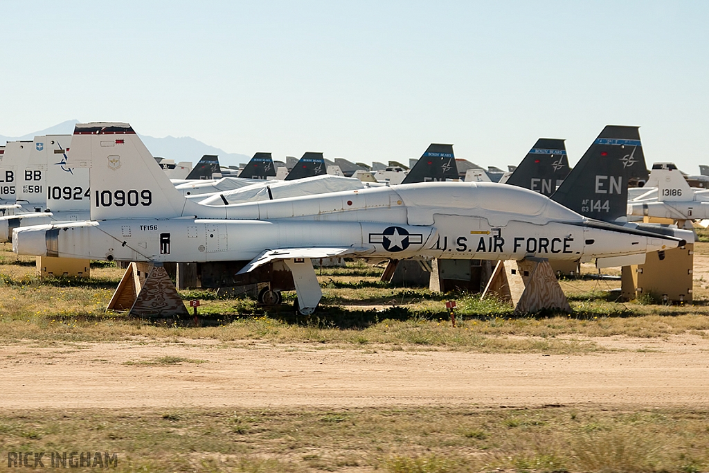 Northrop T-38A Talon - 61-0909 - USAF