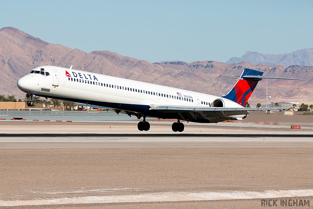 McDonnell Douglas MD-90 - N933DN - Delta Airlines