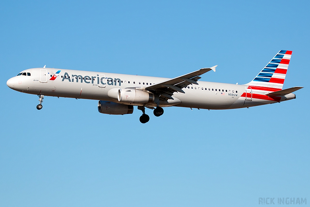 Airbus A321-231 - N581UW - American Airlines