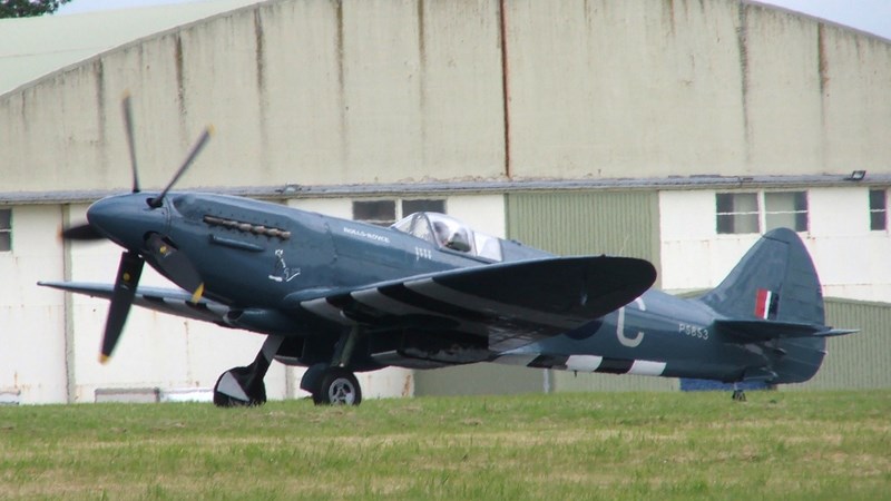 Supermarine Spitfire PR19 - PS853/G-RRGN - RAF