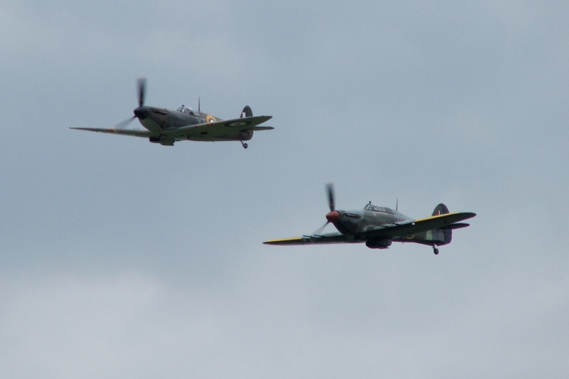 Supermarine Spitfire MkII - P7350 - Hawker Hurricane MkII - BE505 - RAF