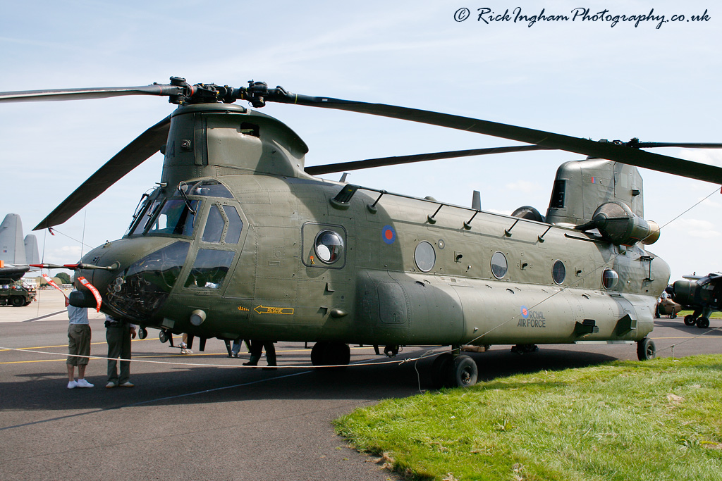 Boeing Chinook HC2 - ZA670/AA - RAF