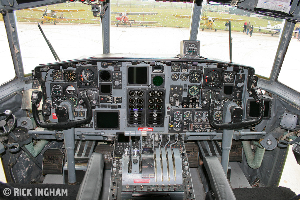 Cockpit of Lockheed C-130K Hercules C1P - XV196 - RAF