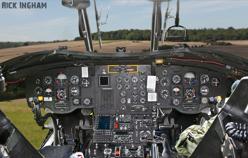 Cockpit of Boeing Chinook HC3 - ZH904 - RAF