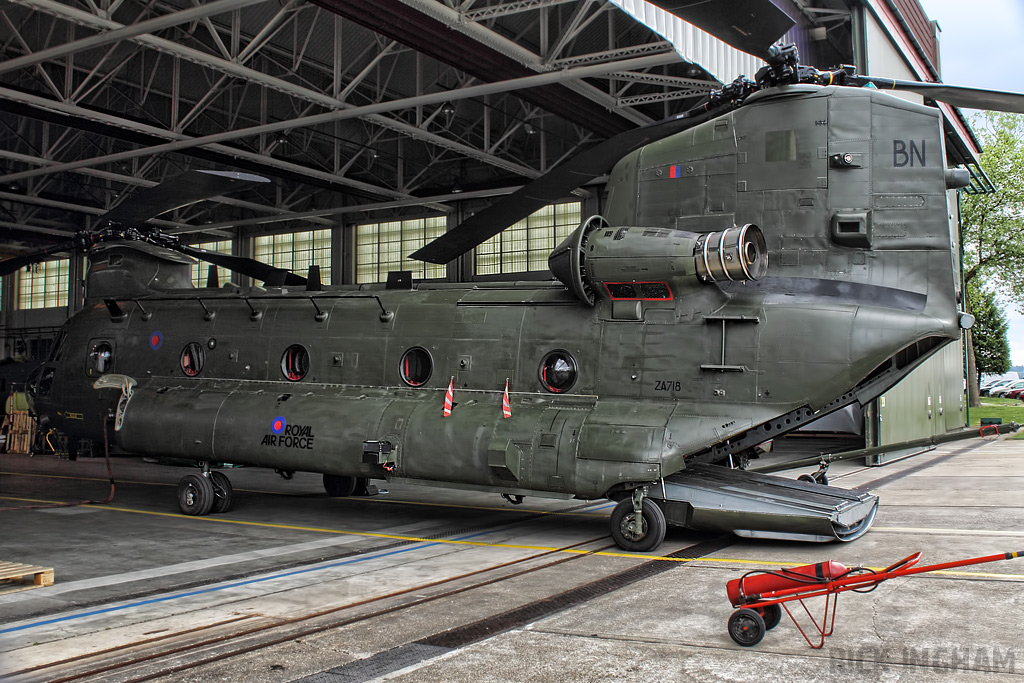 Boeing Chinook HC4 - ZA718/BN - RAF "Bravo November"