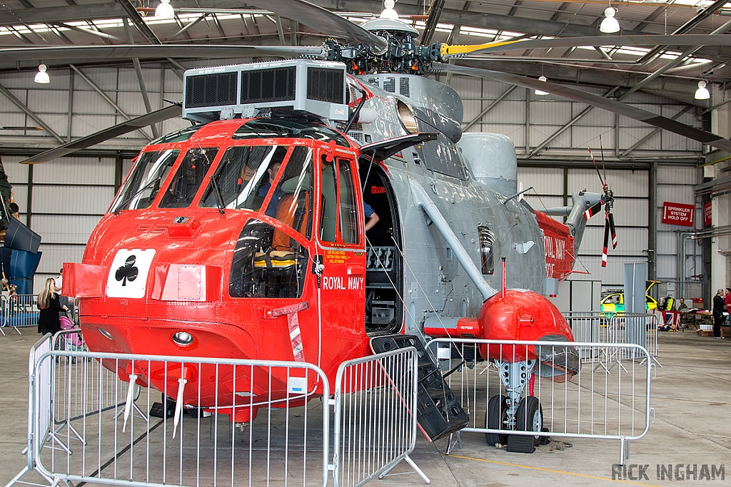 Westland Sea King HU5 - XV666/21 - Royal Navy