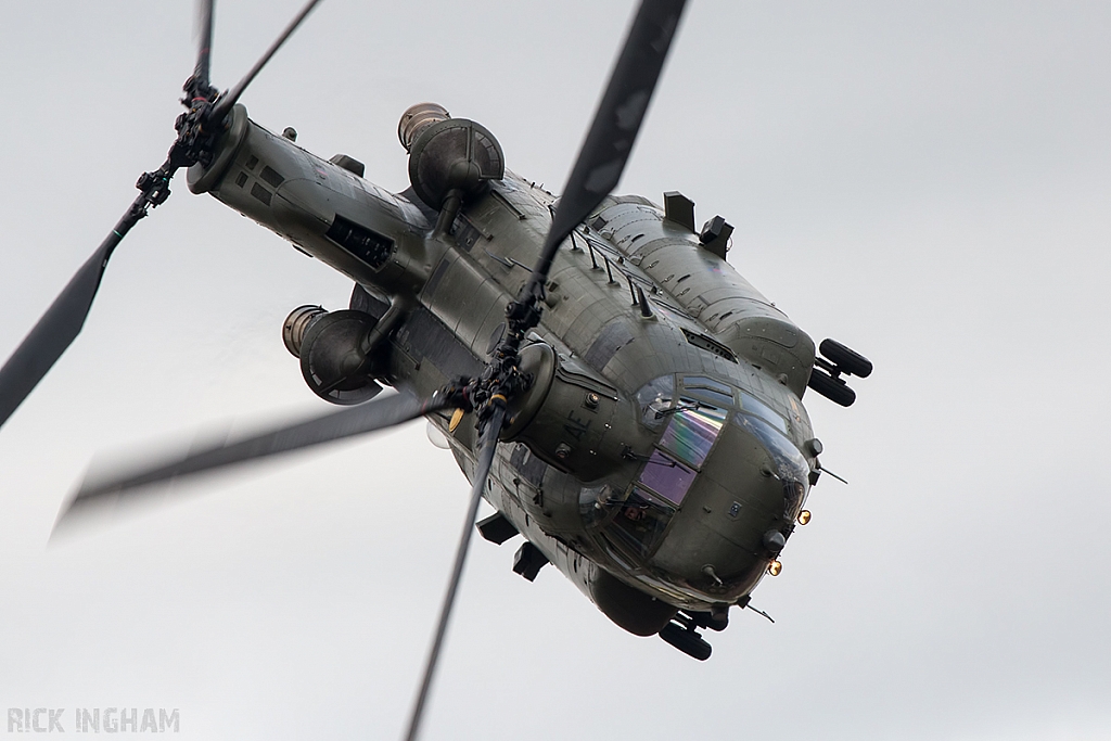 Boeing Chinook HC4 - ZA675/AE - RAF