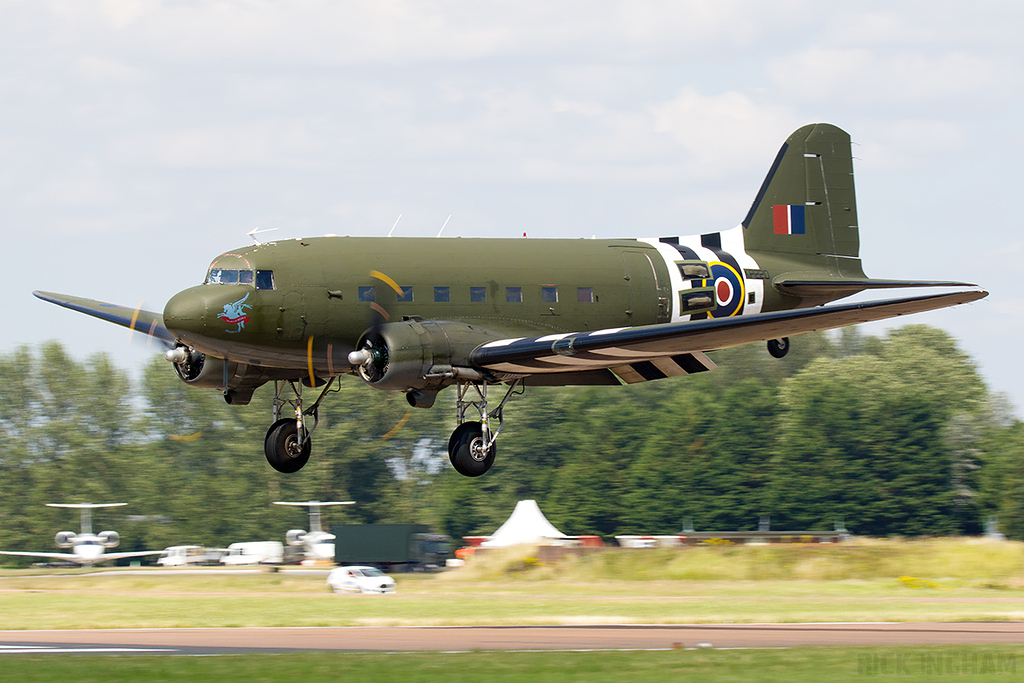 Douglas DC-3 Dakota - KP220 / G-ANAF - RAF