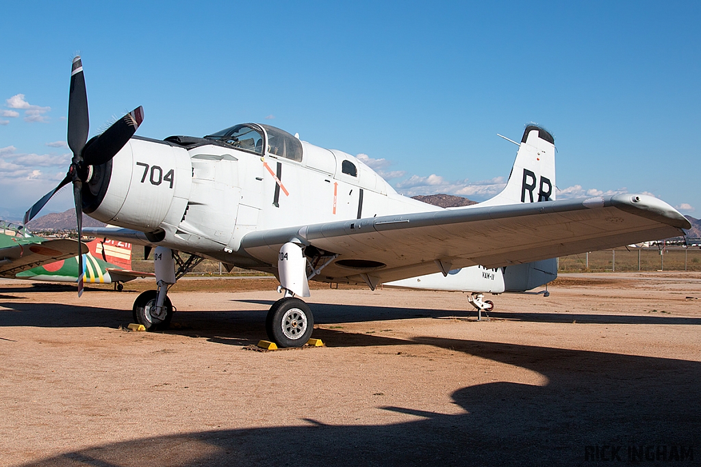 Douglas AE-1E Skyraider - 132789 - US Navy