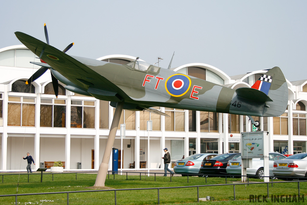 Supermarine Spitfire IX Replica - MH486/BAPC206 - RAF