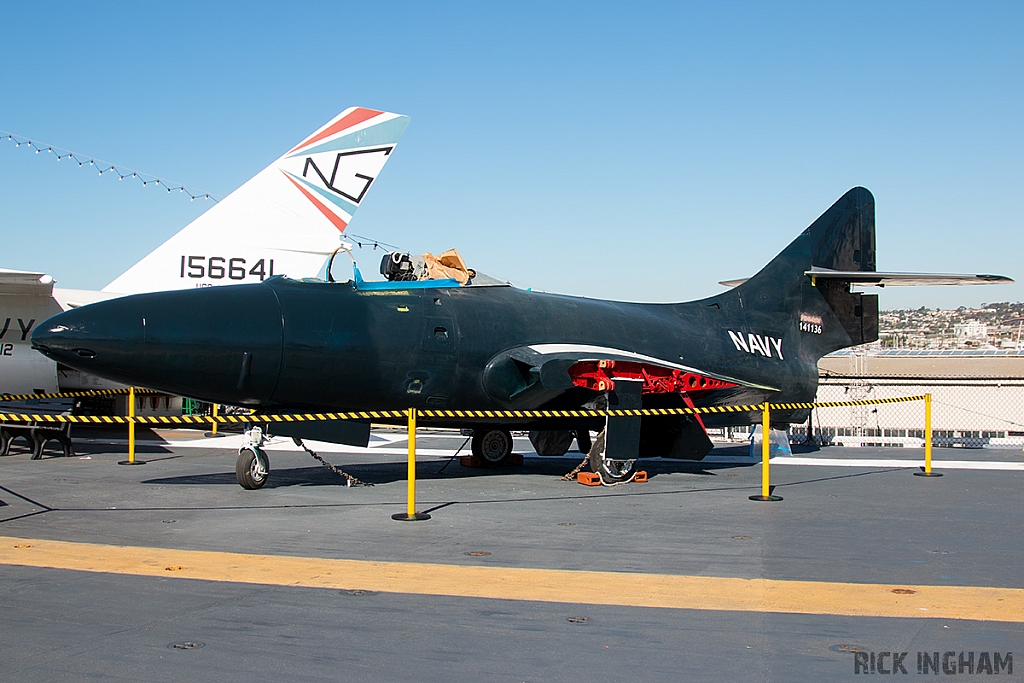 Grumman F9F-5 Panther - 141136 - US Navy