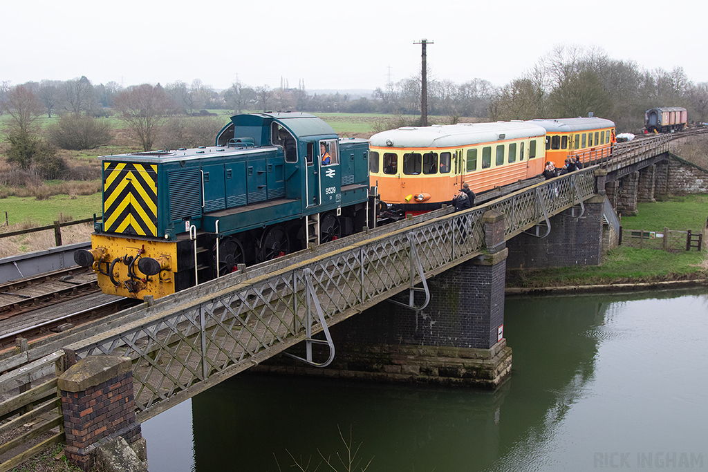 Class 14 - 9529 + Swedish Y7 Railbus - 1212