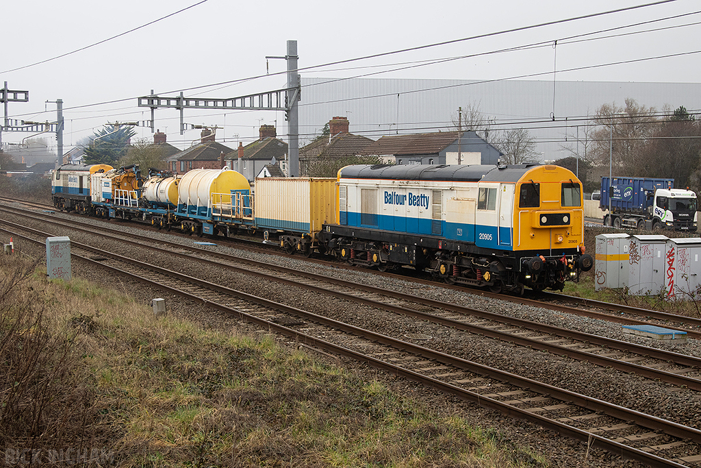 Class 20 - 20905 + 20901 - Balfour Beatty