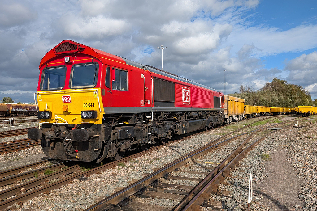Class 66 - 66044 - DB Cargo