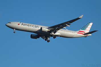 Airbus A330-323 - N275AY - American Airlines