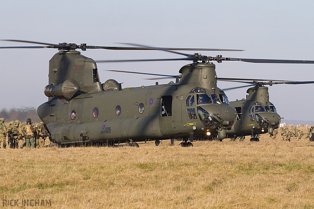 Boeing Chinook HC2 - ZH777 + ZA674 - RAF