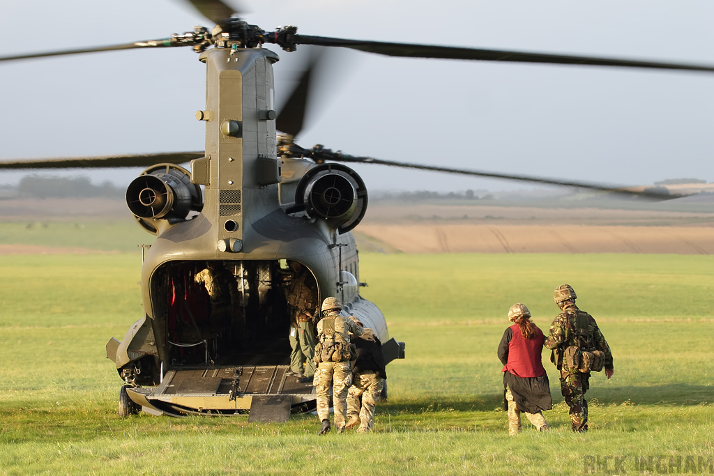 Boeing Chinook HC2 - ZA713 - RAF + Judgemental Training Team - British Army